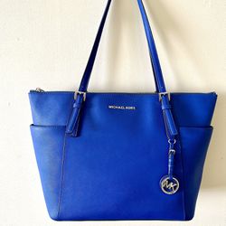 Gorgeous Cobalt Blue Michael Kors Handbag for Sale in Miami, FL