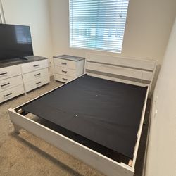 Bedroom Set For Sale! TV NOT INCLUDED