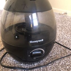 Honeywell HUL520B Mistmate Cool Mist Humidifier Black With Easy Fill Tank & Auto Shut-Off, For Small Room, Bedroom, Baby Room, Office