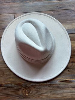 Forever 21 hat and shoes size S 7 W