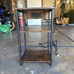 Accent /End Table With Power