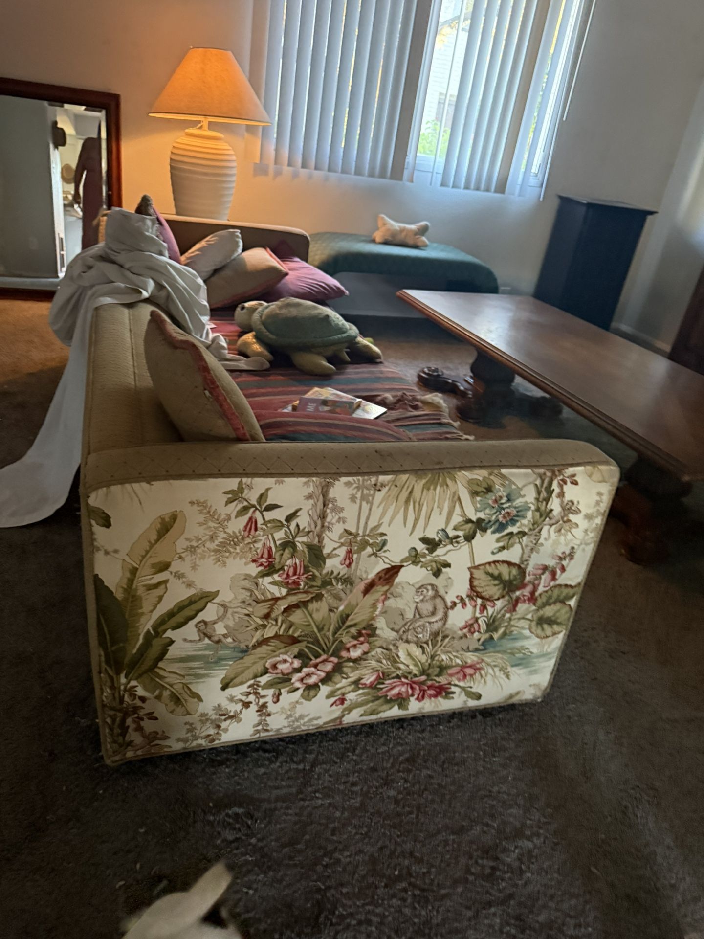 Free ! Lamps, Vintage Stuff, Furniture Etc 