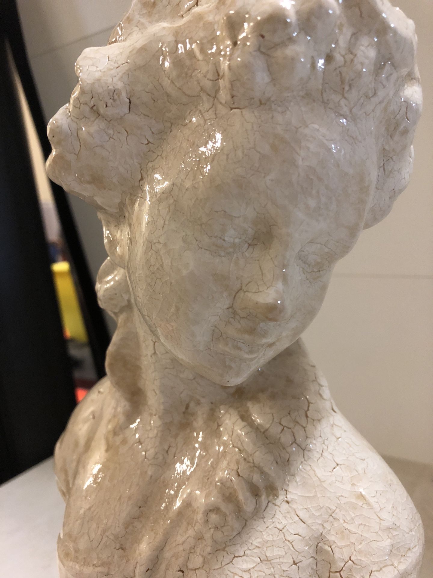 Beautiful Home Decor Cracked Ceramic Design Roman Woman