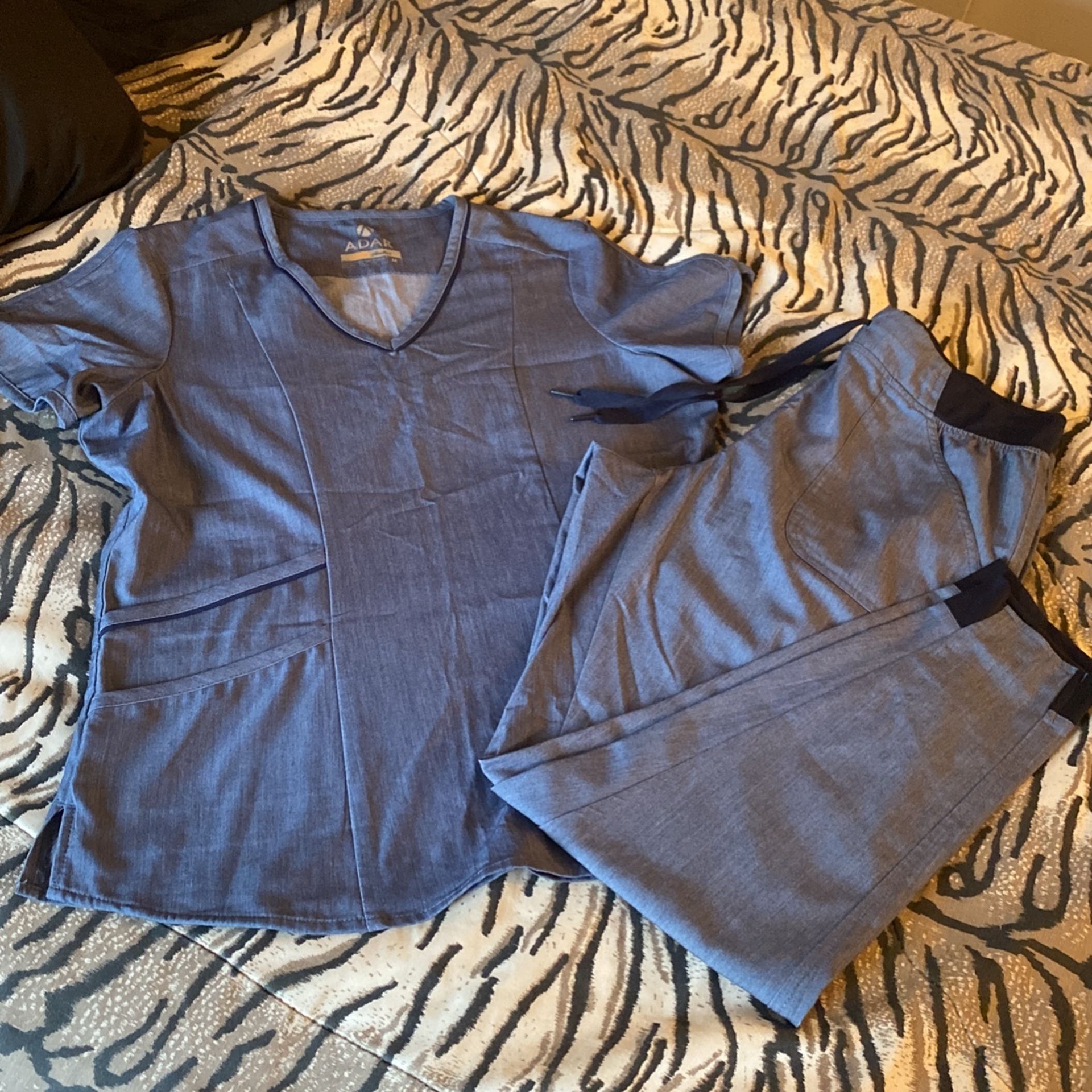 Adar Scrub Set