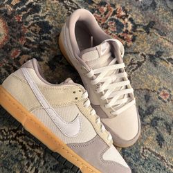 Nike Low Dunk - Brand New 