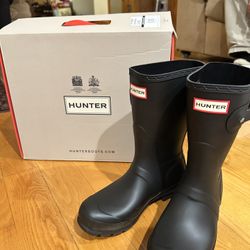 (brand new in box) Hunter original short rain boots - black US 6