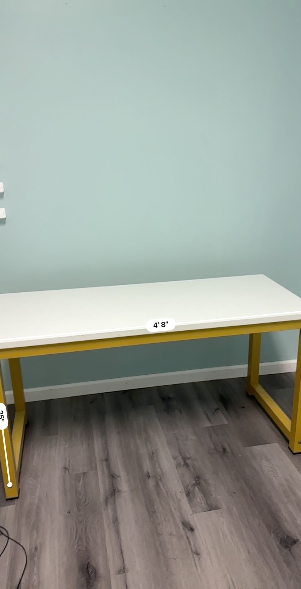 White And Gold Nail Table 