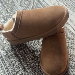 UGG Slippers Size 8 Woman