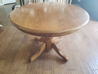 Round Oak Pedestal Dining Table