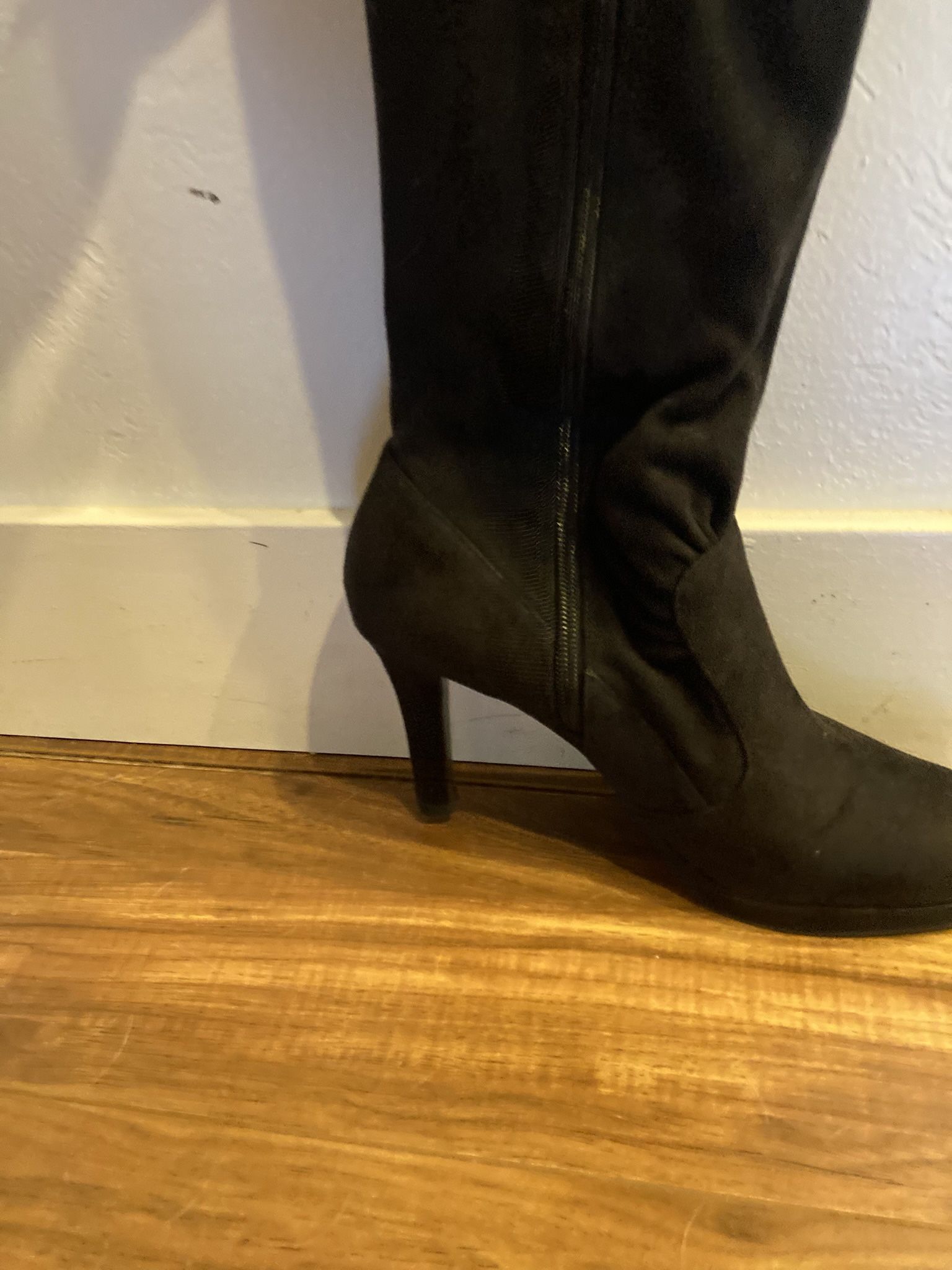 Zahari Suede Boots Size 8.5
