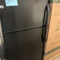 Black GE Refrigerator Ex Large Excellent  . Warranty  . Delivery Available . 2203 Fowler St. 33901