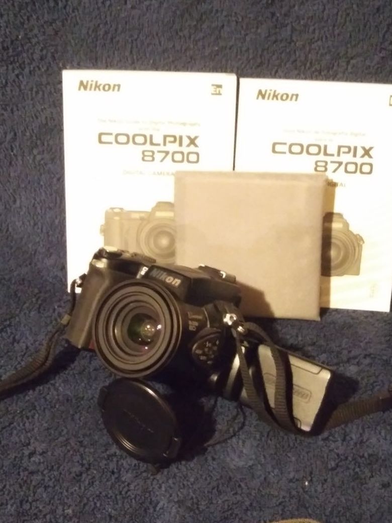 NIKON COOLPIX 8700 DIGITAL CAMERA