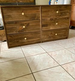 Dresser/ drawers