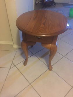 End table very good condition