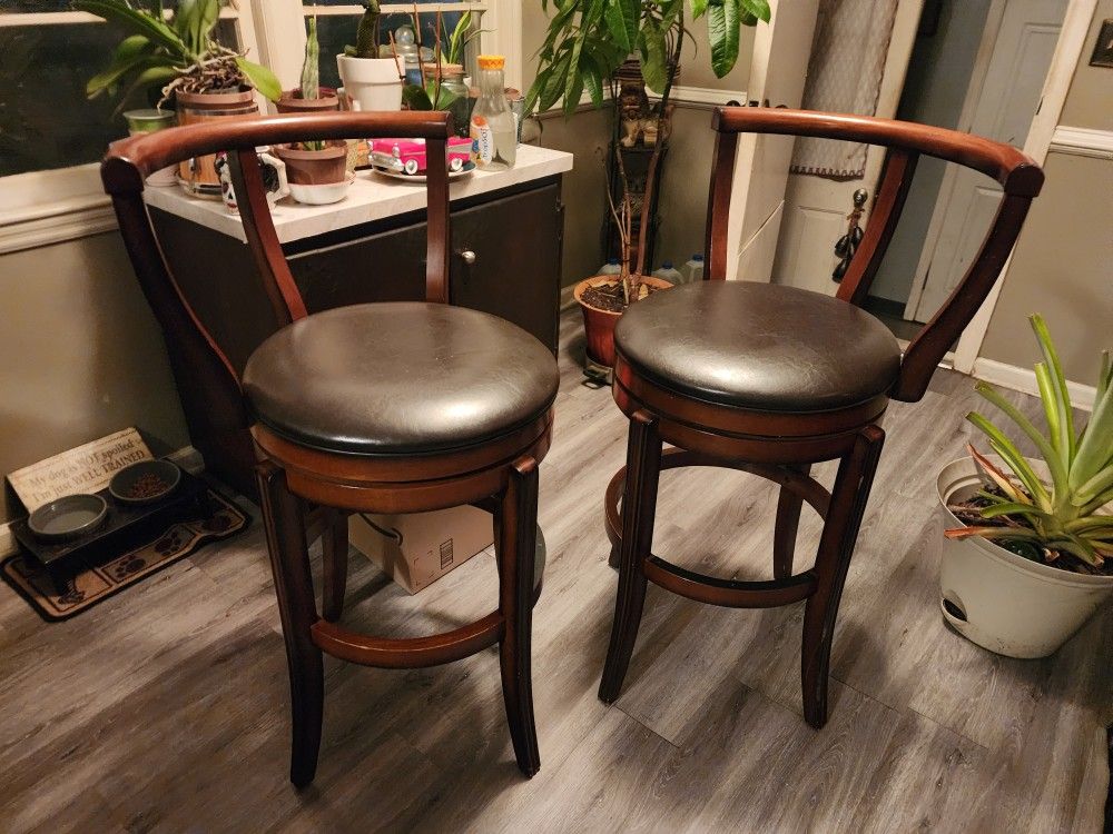 Nice Set Of Swivel Barstools. 30"