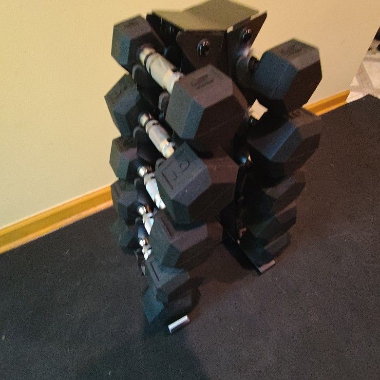 Like New 5lb Thru 25lb Rubber Hex Dumbbell Set With Rack
