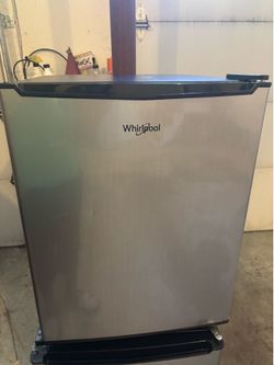 whirlpool mini fridge