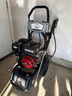 SIMPSON 3000 PSI 2.4GPM PRESSURE WASHER!