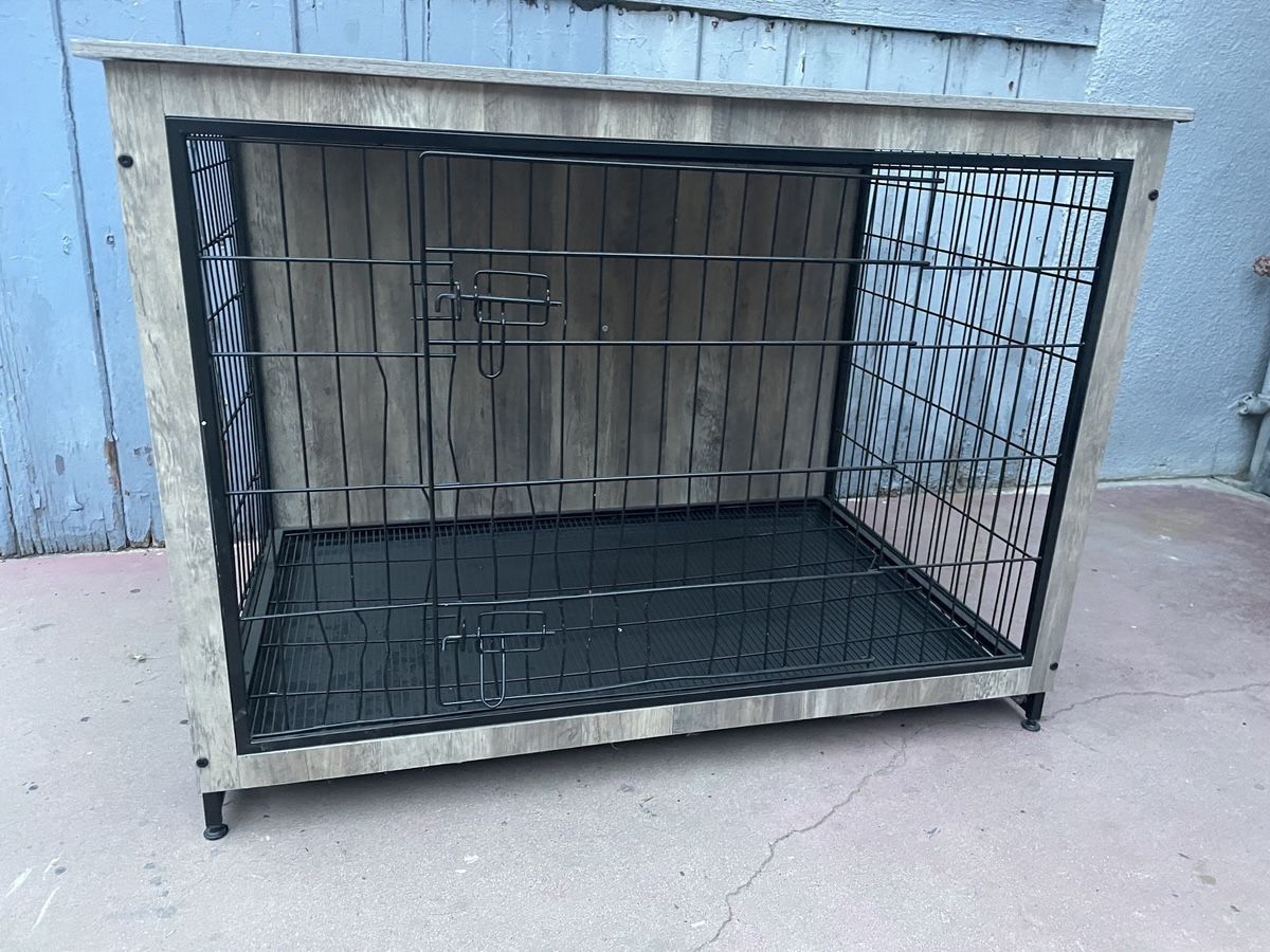Wooden Cage For Pets In Good Condition 