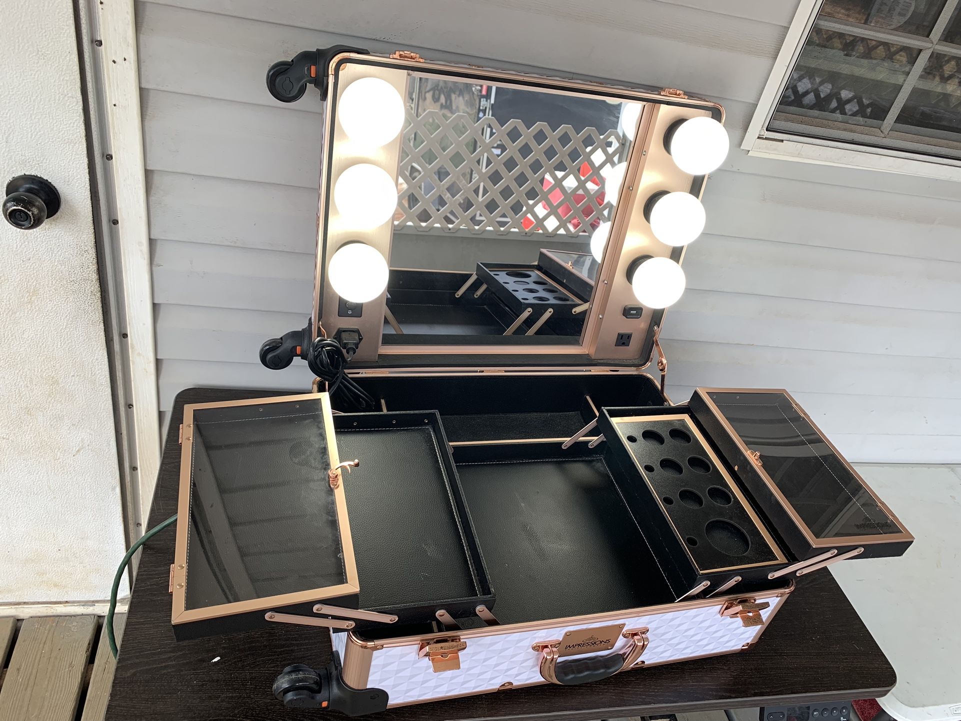 IMPRESSIONS Slaycase XL Vanity Travel Case/make Up Stand