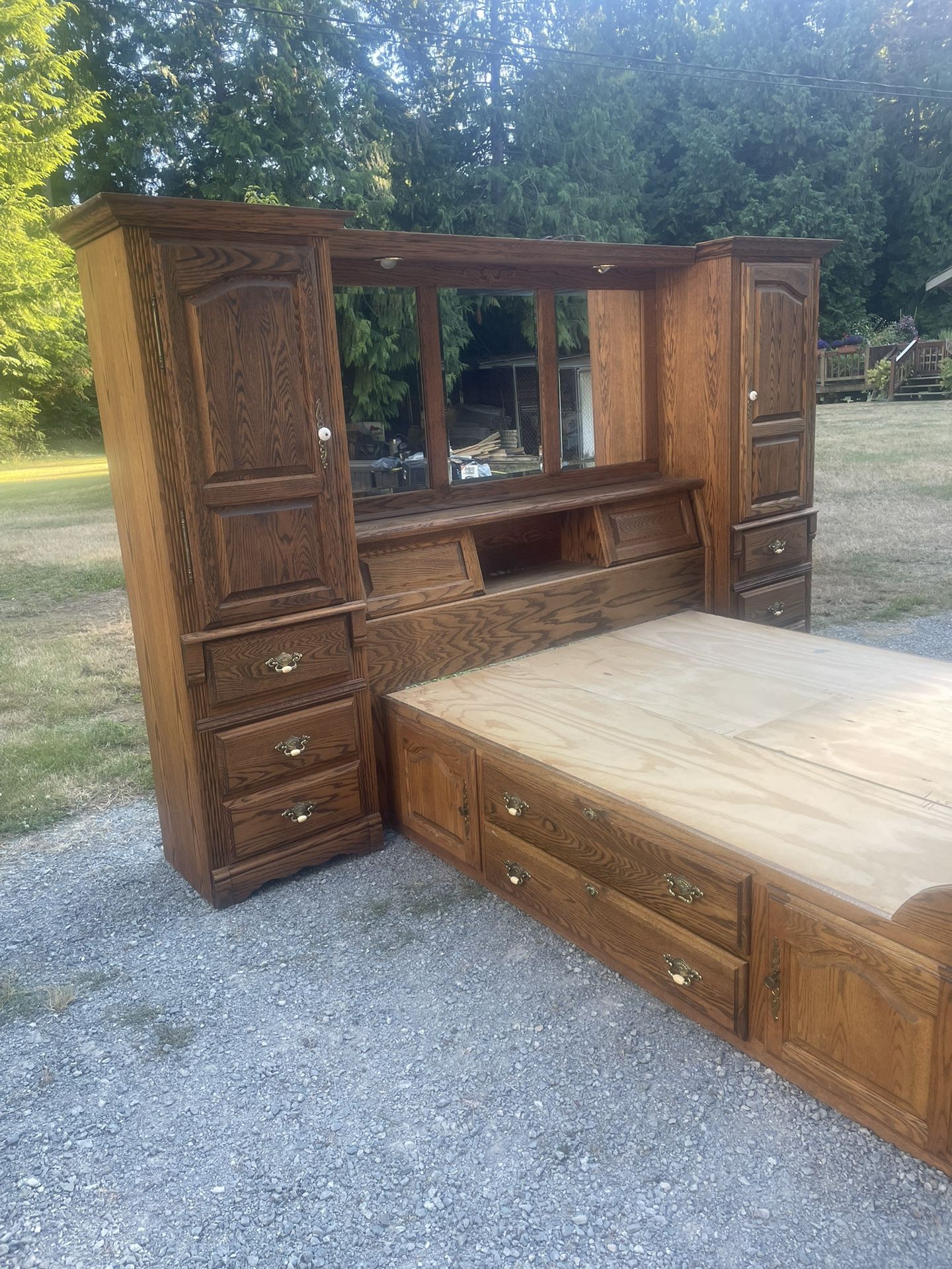 Oak Bed Set (Queen)