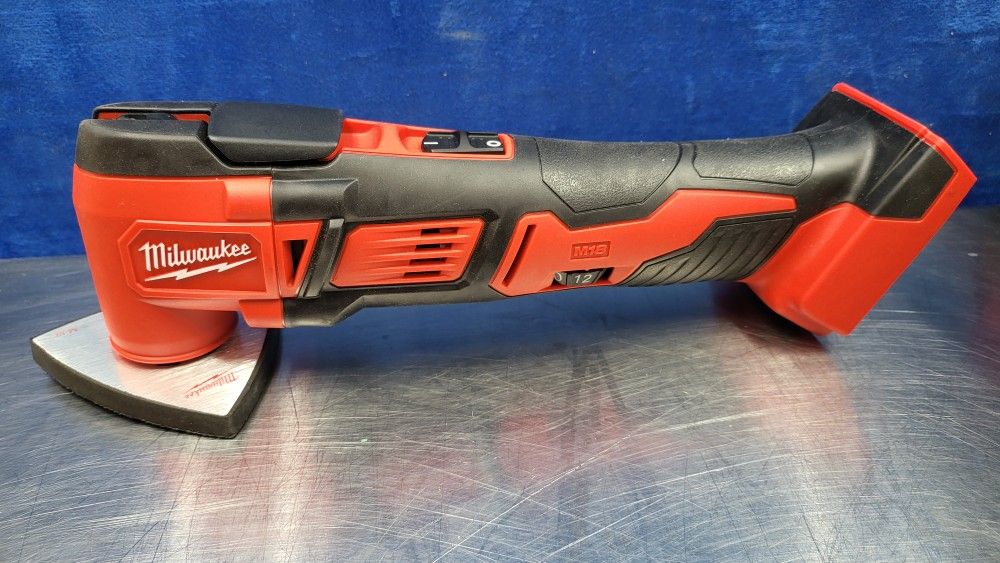 Milwaukee Multi-Tool 2626-20 (Tool Only)