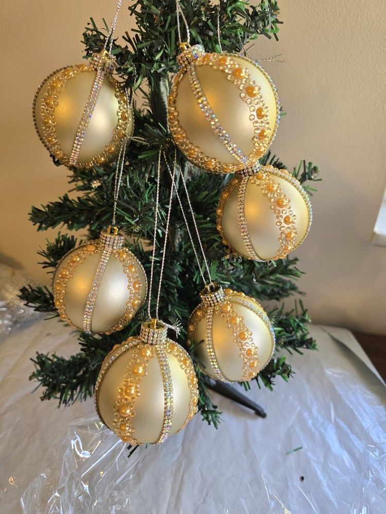 Christmas Ornaments New 6 Piece 2.5 Inch Handmade