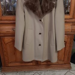 Nice New  Men's Coat Very Warm..never Did Wear..size 38..M