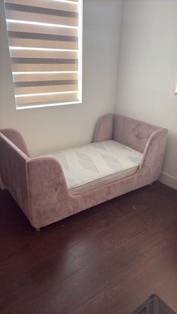 Toddler bed (frame + mattress)