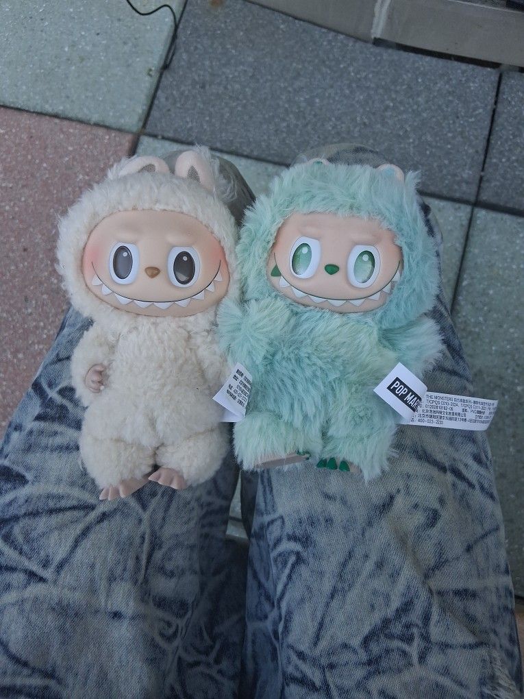 2 Little Monsters Labubu