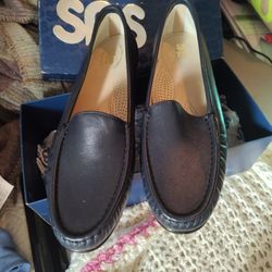 Size 11 M Sas Shoes. New In Box