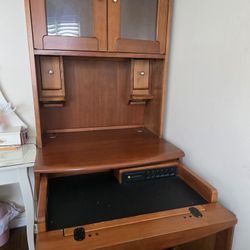 Computer desk