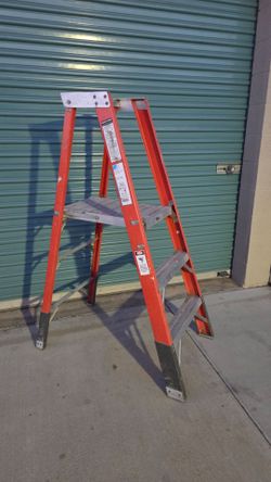 Fiberglass Platform Ladder