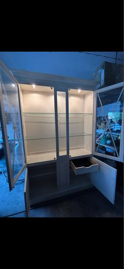 Beautiful Ethan Allen Hutch Cabinet
