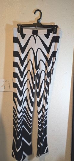 Palazzo pants 42 in long .black & white geometric designs