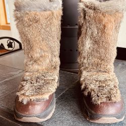 Women’s Liknu Ulu Boots Size 8