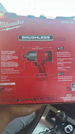 Milwaukee high torque impact wrench with 12 amp battery