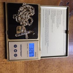 Like New -4mm 22” Rope Chain And Pendant 