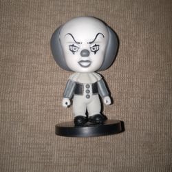 Culterfly Black & White IT Pennywise Figure