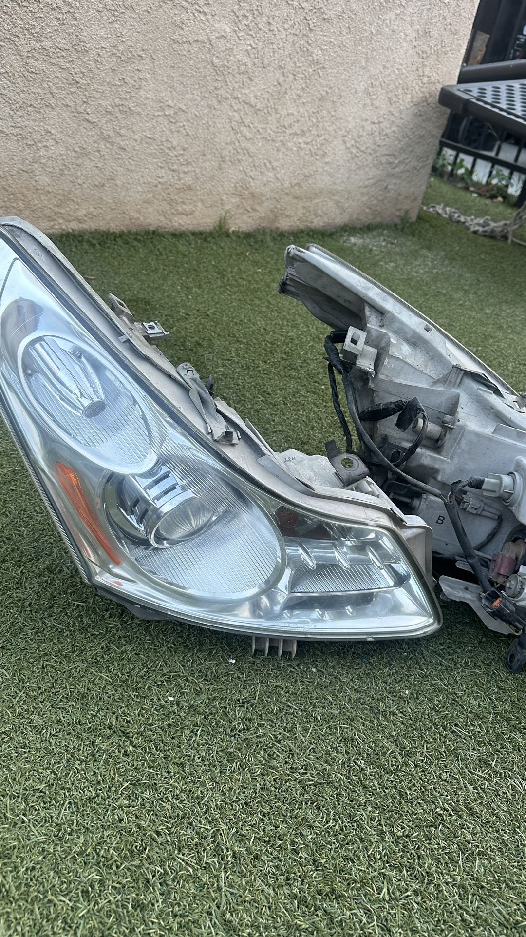 G35 Headlights Good Condition
