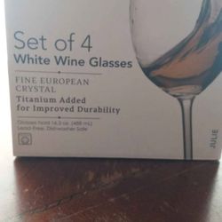 NEW Mikasa White Wine Glass Set (4) + Tirrinia Bamboo Wine & Glass Rack – Bundle