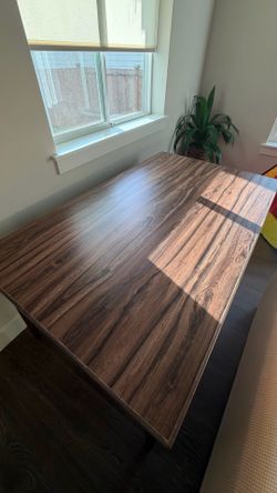 Azra Solid Wood Base Dining Table – Excellent Condition