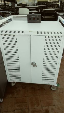 Carrito para cargar computadoras 50 dólares