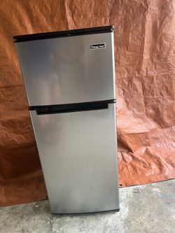 Magic Chef mini refrigerator