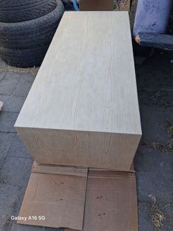 Solid table