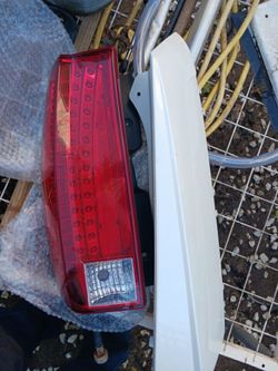 (2)OEM Brake Lights Escalade, Tahoes, Yukon, 2007-2014