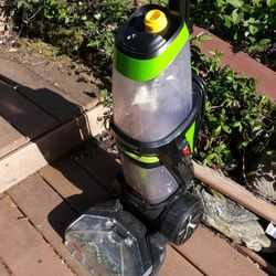 Bissel Pet Carpet Rug Shampooer In Nice Working Condition Vacuum Cleaner Works Well High Suction. No Upholstery Attachments With This One. Err