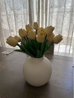 Flower vase with flowers
