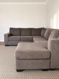 Large Sectional Couch with Chaise – Very Comfortable