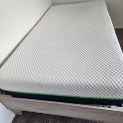 Twin Mattress and Box Spring In Very Good Condition🥳🚚🥳 DELIVERY AVAILABLE 🚛 